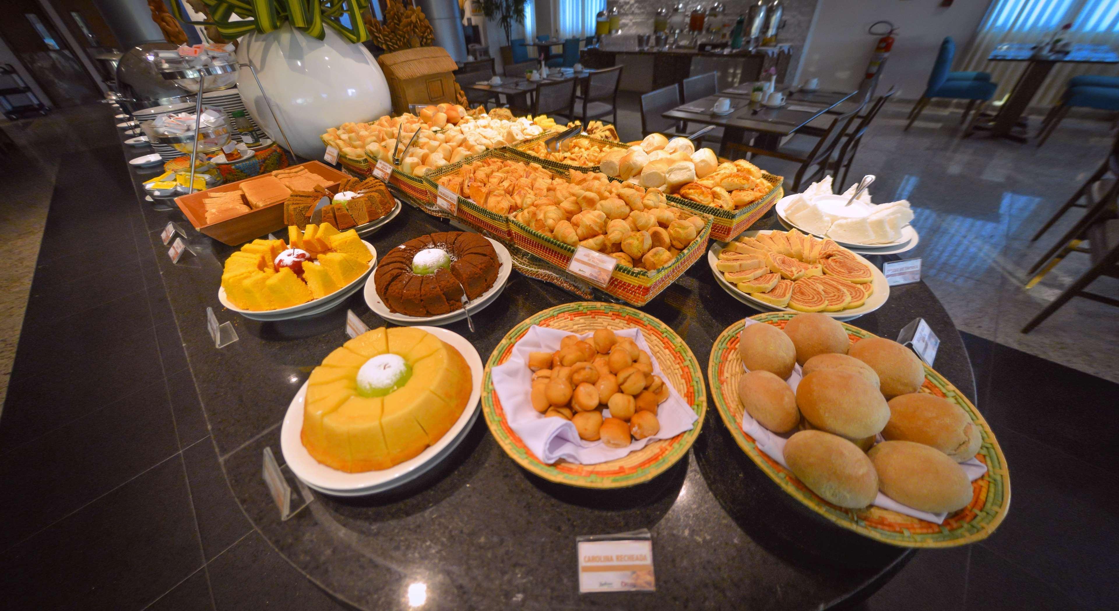Best Western Premier Maceió Exterior foto A selection of puddings and cakes