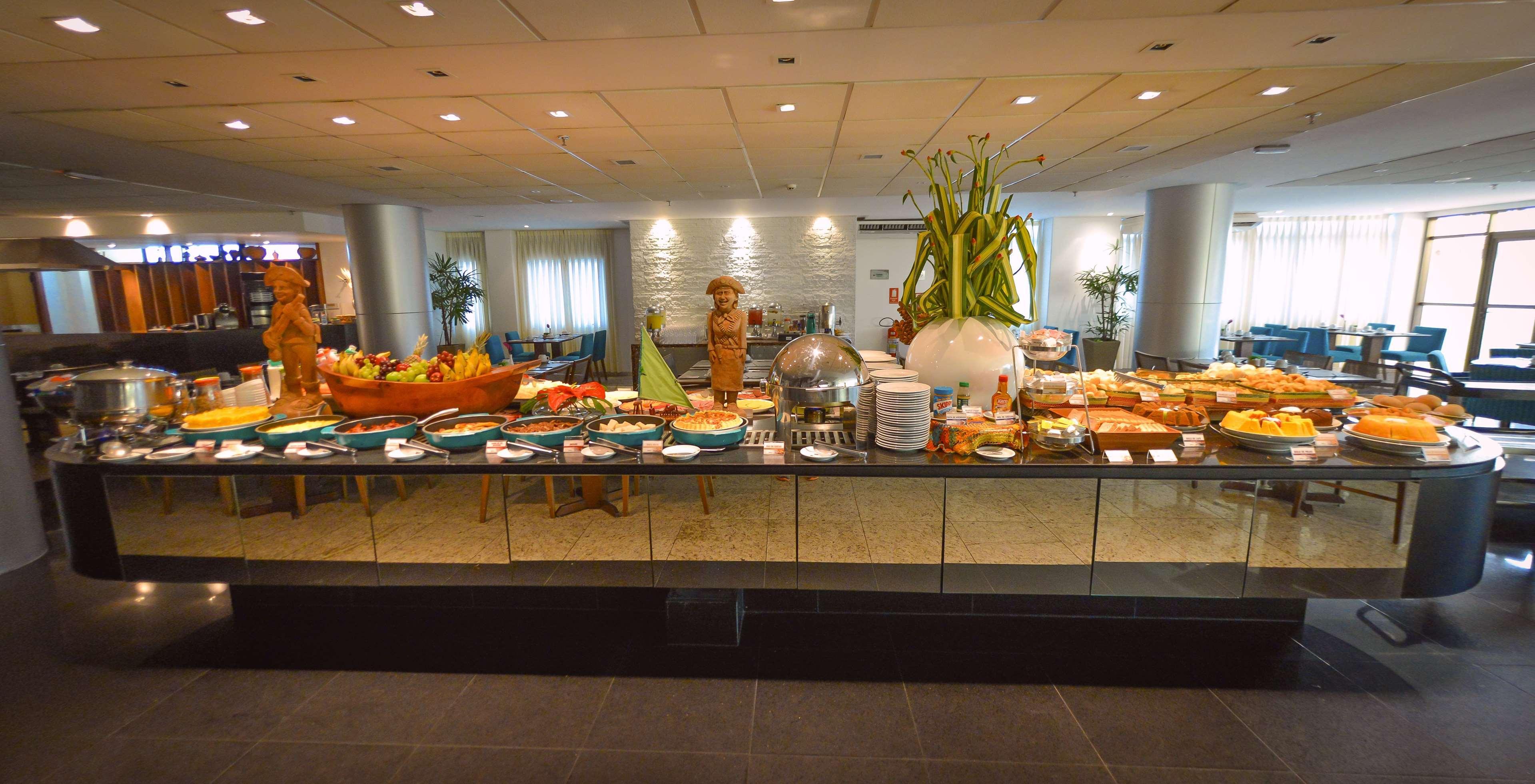 Best Western Premier Maceió Exterior foto A buffet at a hotel