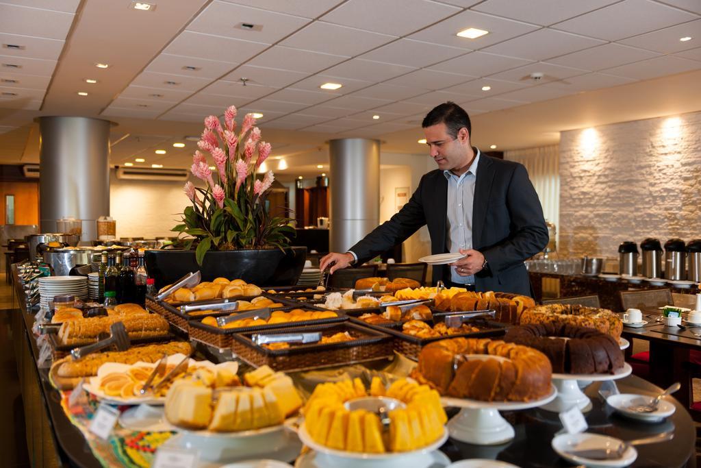 Best Western Premier Maceió Exterior foto A buffet at a hotel